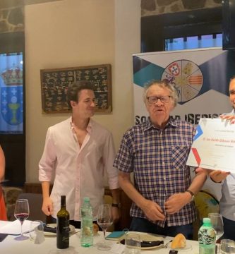 Ian Gibson mesa presidencial